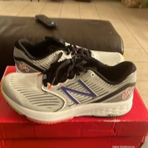 Brand new New Balance 890v6z.